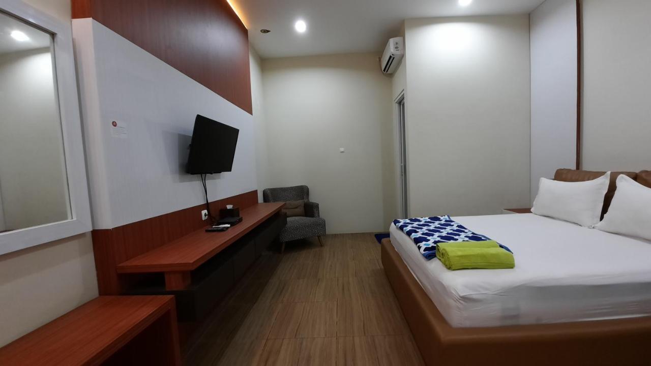 The Peak Guest House Jember Bagian luar foto